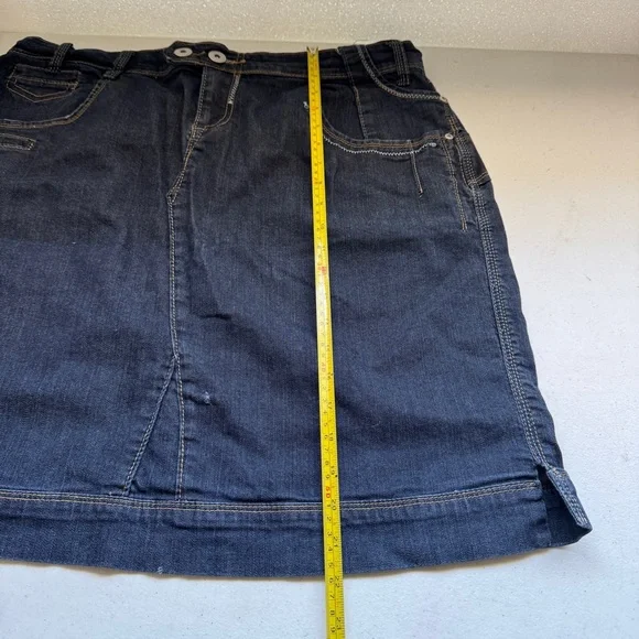 Chic Denim Mini Skirt with Pockets - Picture 4 of 12